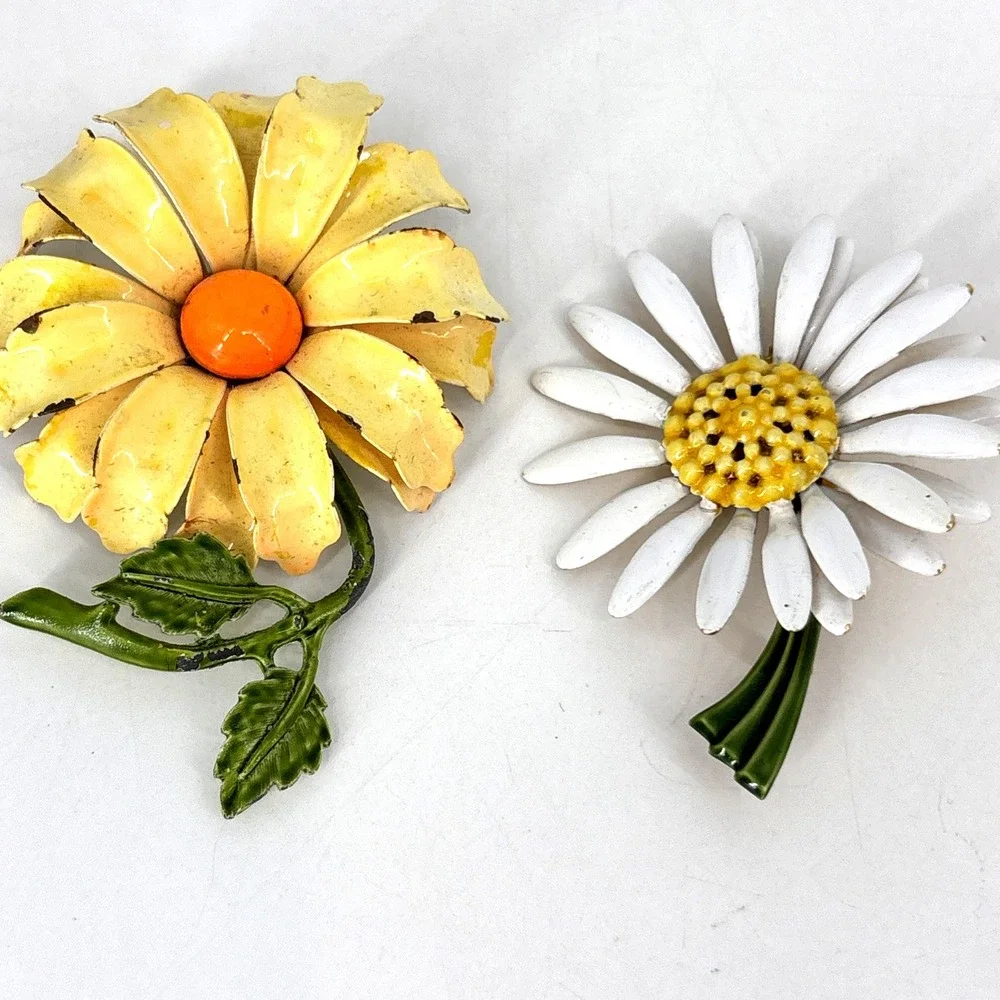 Lot of 2 Vtg Enamel Stem‎ Flowers Brooch Pins Daisy Original By Robert